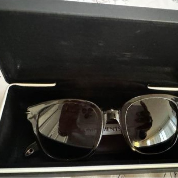 Givenchy Sunglasses - Picture 6 of 6